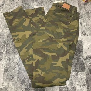 NWT!! Judy Blue camo skinny jeans size 7/28